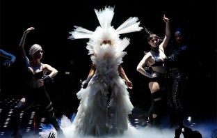 Lady Gaga представи на живо песен, посветена на лейди Даяна. Чуй Princess Die тук