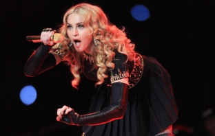 Мадона се забърка в скандал с френска партия