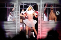 След Red Hot Chili Peppers, и шоуто на Lady Gaga се мести в "Арена Армеец"