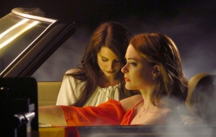 Lana Del Rey страда за изгубена любов в Summertime Sadness (Видео)