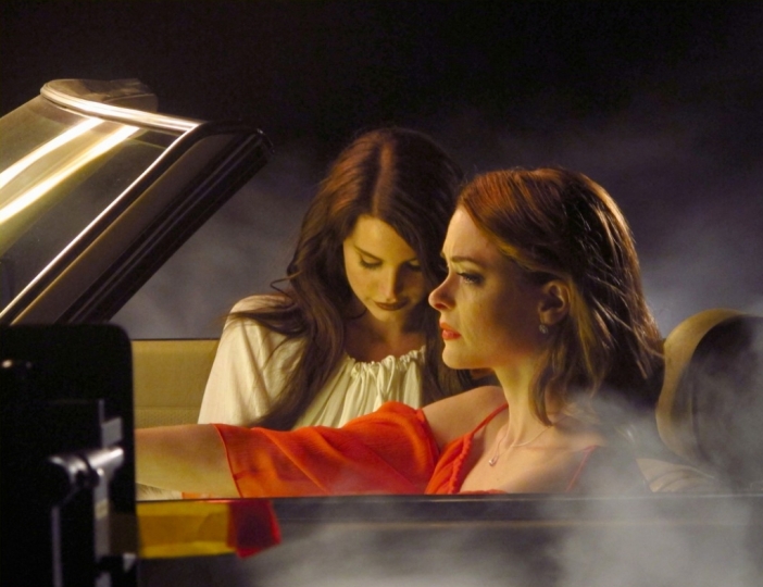 Lana Del Rey страда за изгубена любов в Summertime Sadness (Видео)