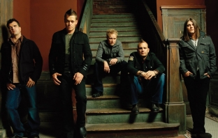 Басистът на 3 Doors Down арестуван