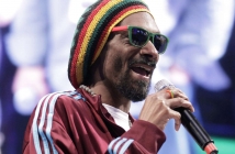 Snoop Dogg с парче в реге стил и нов псевдоним