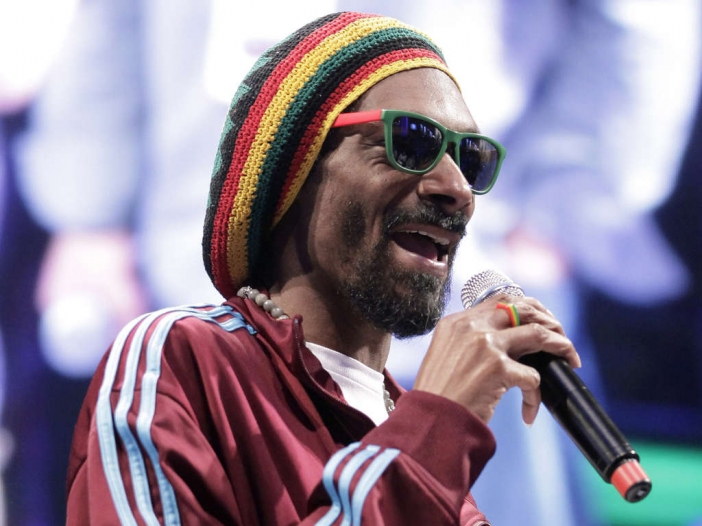 Snoop Dogg с парче в реге стил и нов псевдоним