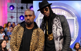 2 Chainz и Kanye West с пожелания за рожден ден в Birthday Song