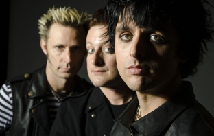 Green Day с песен в памет на Ейми Уайнхаус
