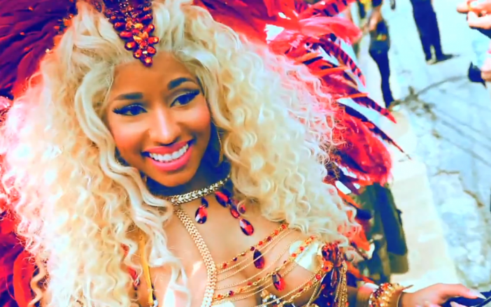 Nicki Minaj направи премиера на видеото към Pound The Alarm