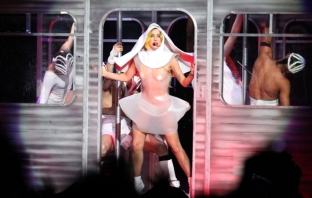 Lady Gaga пристига с грандиозна продукция за концерта в 