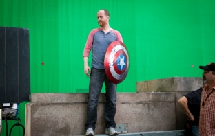 Джос Уидън се завръща като режисьор и сценарист на The Avengers