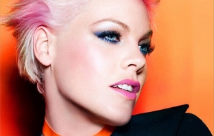 P!nk е новото лице на Covergirl