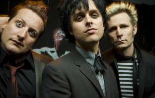 Green Day: Kill The DJ! Чуй новия сингъл на Б. Дж. Армстронг и компания