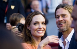 Анджелина Джоли кани бившите си на сватбата