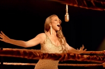 Марая Кери владее боксовия ринг в новото си видео