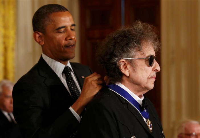 Боб Дилън с трагикомичен видеоклип към Duquesne Whistle. Виж го тук!