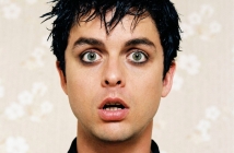 Green Day отмениха свое шоу, Били Джо Армстронг бе вкаран в болница