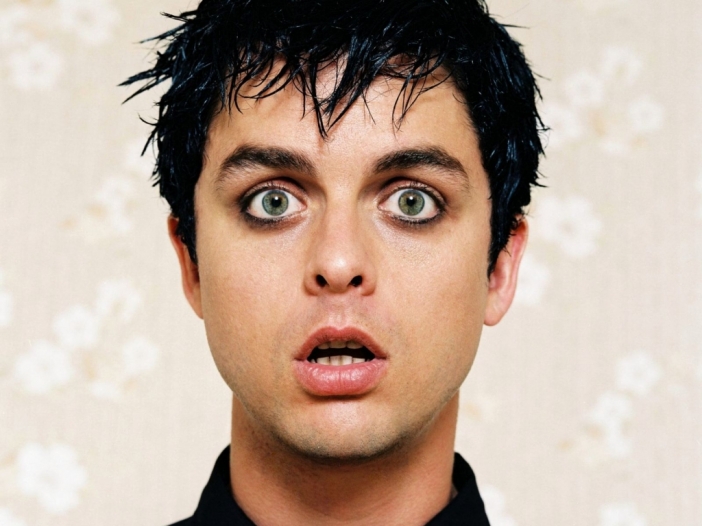 Green Day отмениха свое шоу, Били Джо Армстронг бе вкаран в болница