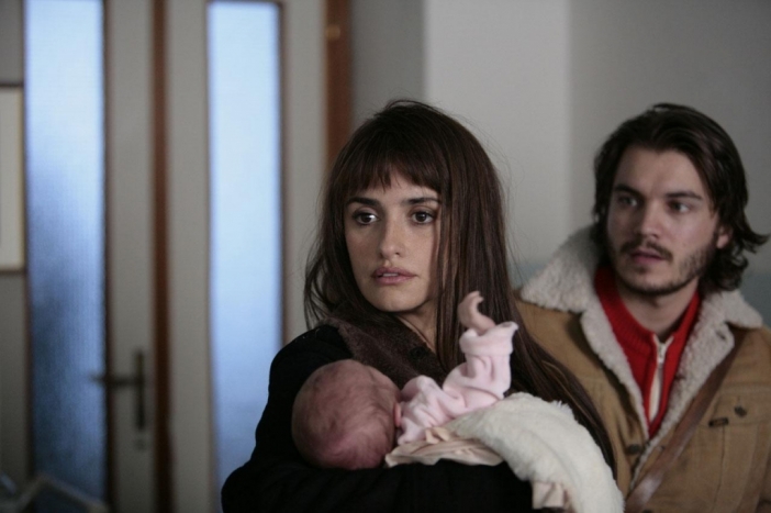 Пенелопе Крус е самотна майка в драмата Twice Born (Трейлър)
