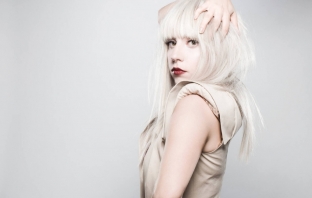 Lady Gaga обеща блестящо и уникално по рода си представяне на ARTPOP
