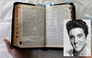 Продадоха Библията на Елвис Пресли за близо $100 000