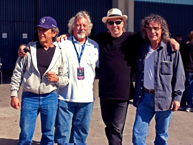 Neil Young and Crazy Horse с подробности около новия си албум