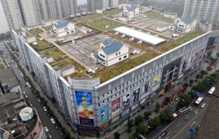Построиха квартал върху покрива на мол в Китай