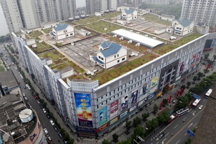 Построиха квартал върху покрива на мол в Китай