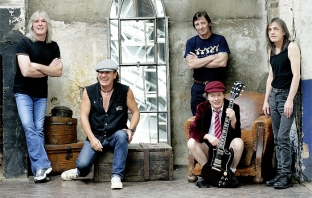 AC/DC пускат първи лайв албум от 20 години насам
