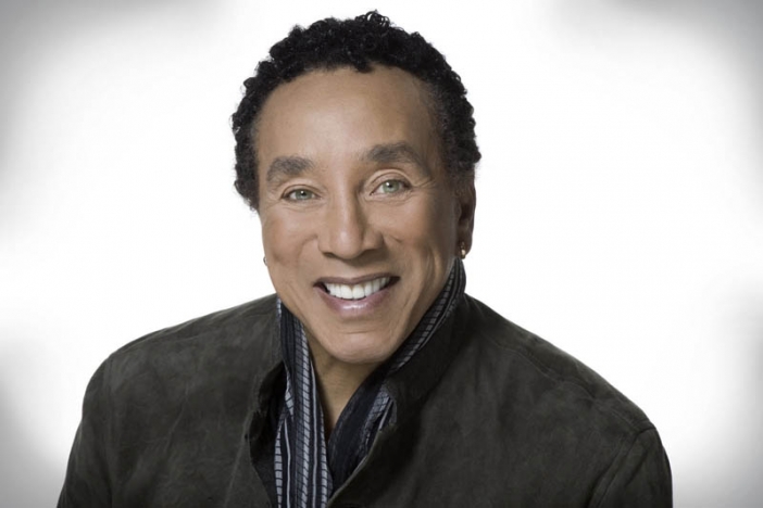 Smokey Robinson подготвя испано-английски проект