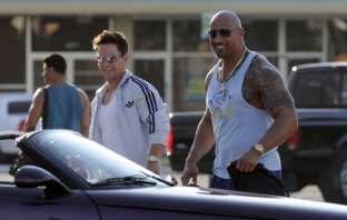 Pain and Gain с Дуен Джонсън и Марк Уолбърг излиза през април 2013 г.