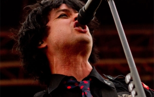Били Джо (Green Day): Аз не съм ви ши***ия Джъстин Бийбър (Видео)