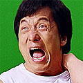 Кърканият Jackie Chan прекъсва концерт, скача в публиката Кърканият Jackie Chan прекъсва концерт, скача в публиката