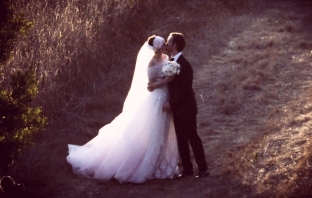 Ан Хатауей се омъжи в рокля на Valentino