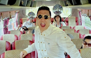 Psy изкарва големи пачки Psy изкарва големи пачки