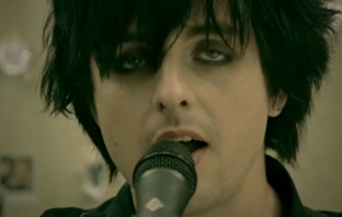 Били Джо от Green Day вероятно ще се лекува в клиника до 2013 година