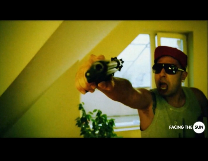 100 Кила пусна клипа към System от филма "Пистолет, куфар и 3 смърдящи варела" (Видео)
