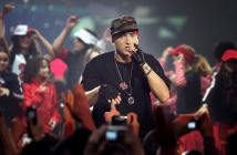 Eminem загатва за нов албум през 2013 чрез бейзболна шапка