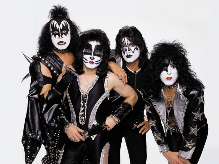 Kiss издават бокссет със синглите си от 1974 до 1982 г. 