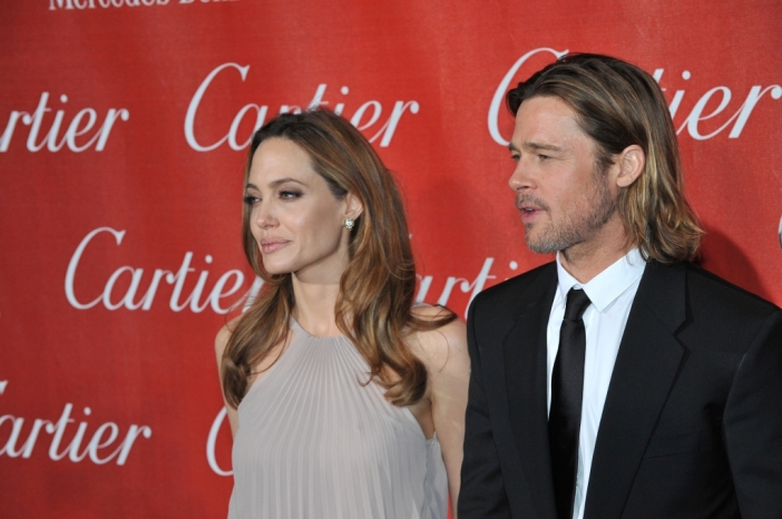 Анджелина Джоли ще се довери на неизвестен дизайнер за сватбената си рокля