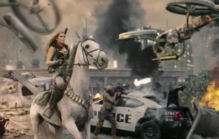 Black Ops 2 срещу Hitman: Absolution в UK Top 40 Black Ops 2 срещу Hitman: Absolution в UK Top 40