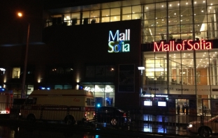 Пожар избухна в мола на бул. 