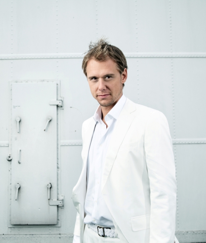 Armin van Buuren празнува рождения ден на A State of Trance в "Арена Армеец"