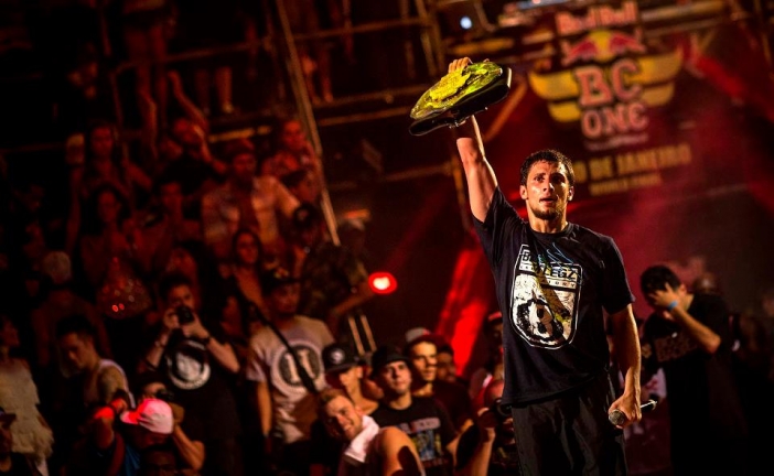 B-Boy Mounir от Франция спечели Red Bull BC ONE 2012 в Рио. Гледай шоуто тук!