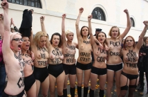 Голите активистки от "ФЕМЕН" щурмуваха парламента в Киев