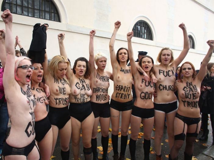 Голите активистки от "ФЕМЕН" щурмуваха парламента в Киев