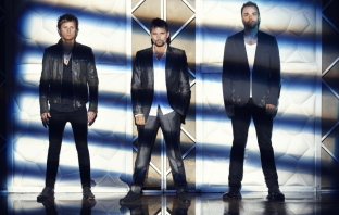 Muse пуснаха лайв видео към новия си сингъл Follow Me Muse пуснаха лайв видео към новия си сингъл Follow Me