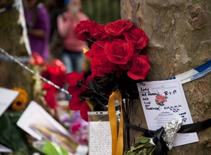 Насрочиха ново изслушване на заключението за смъртта на Ейми Уайнхаус