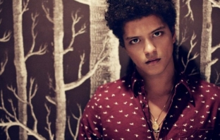 Red на Тейлър Суифт спря и Unorthodox Jukebox на Bruno Mars в Billboard 200 
