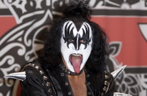  Джин Симънс от Kiss ще филмира мита за Икар