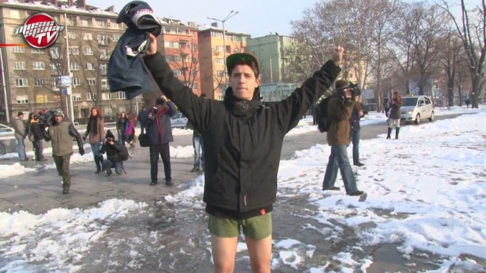 Флашмоб "Без панталони в метротo" обяви протест на скучнaта неделя (Видео)