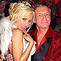 Hugh Hefner е жив, здрав, прав и...